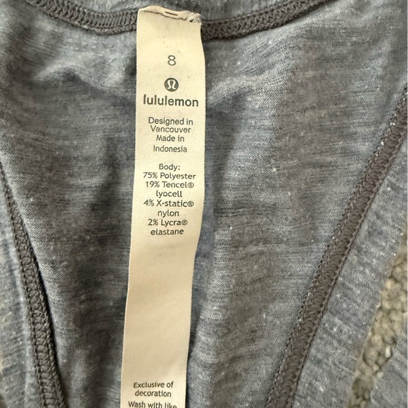 Lululemon wild wish tank- blue - like new - size 8 - Picture 9 of 9
